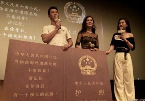 就 网上传过的 关于中国和美国护照上面的两段话的那个事件 写一段200多字的话 求帮助啊