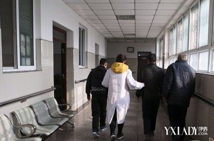 精神病人乔装逃院:你心目中最好看的美国爱情片是哪部?为什么?